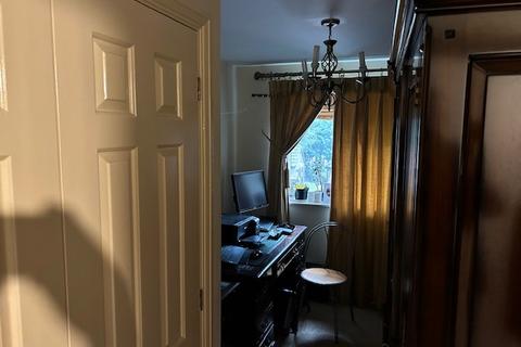 26 Woodridge Close, Enfield, EN2 8HJ