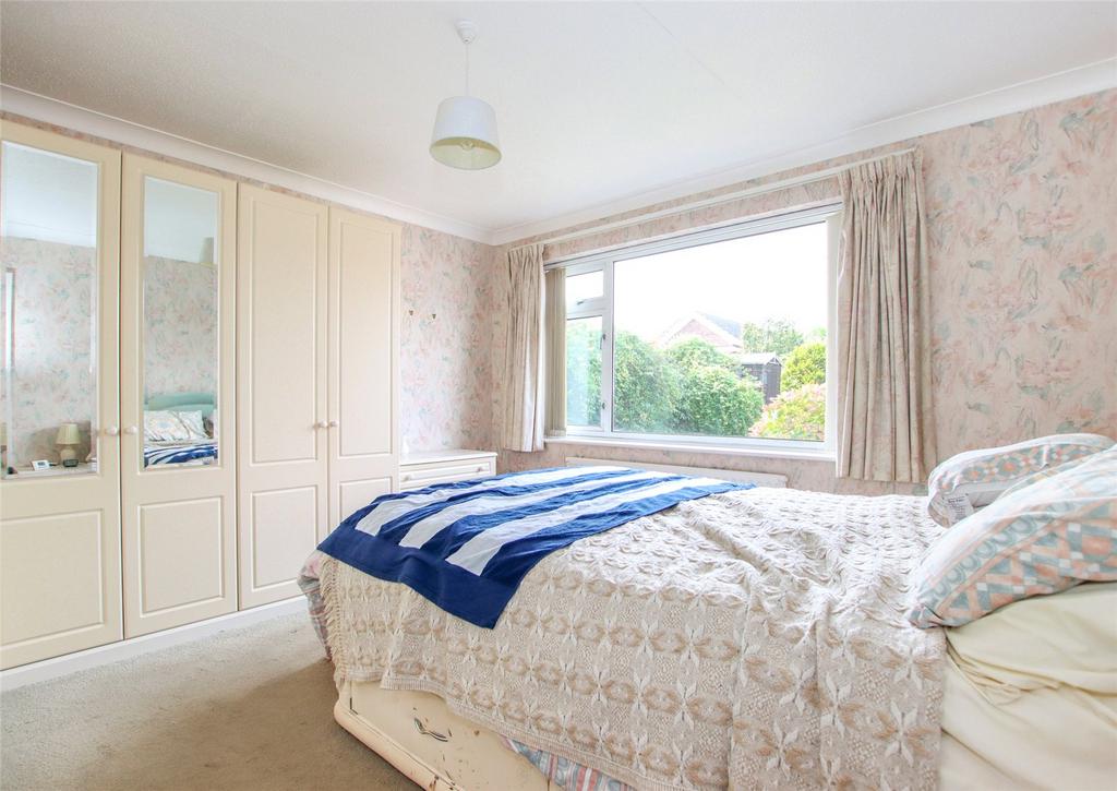 Fullerton Road, Lymington, Hampshire, SO41 4 bed bungalow for sale £