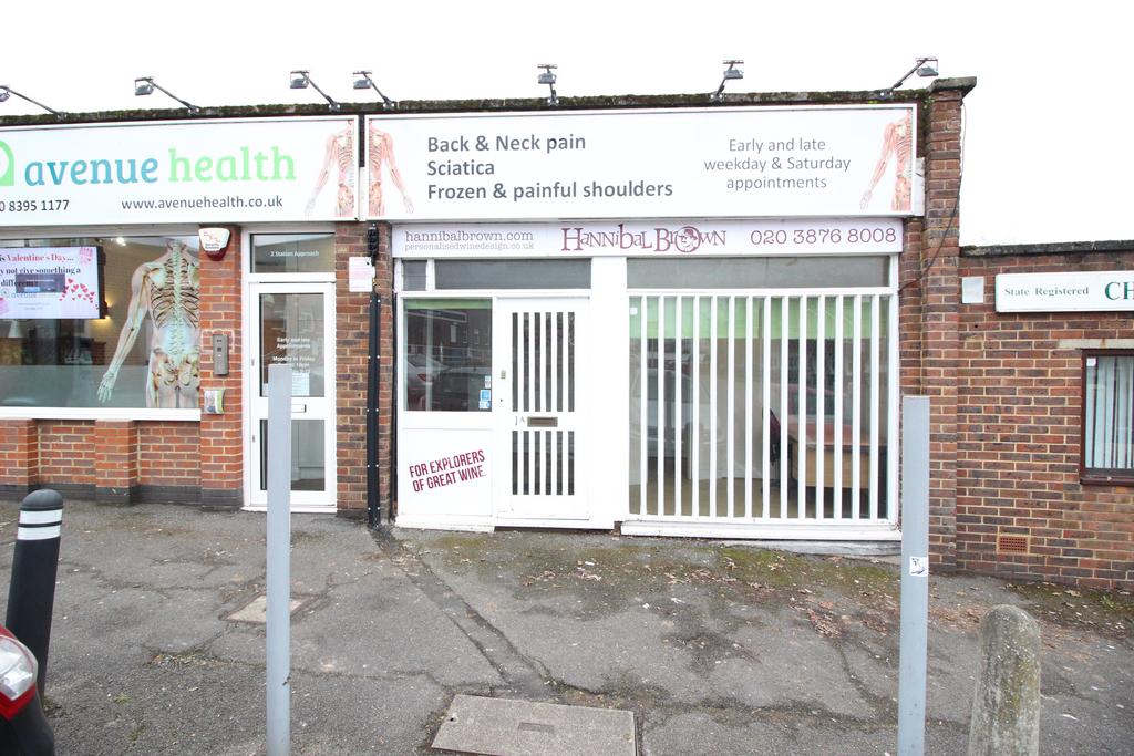 Station Approach, Worcester Park KT4 Shop £583 pcm (£135 pw)