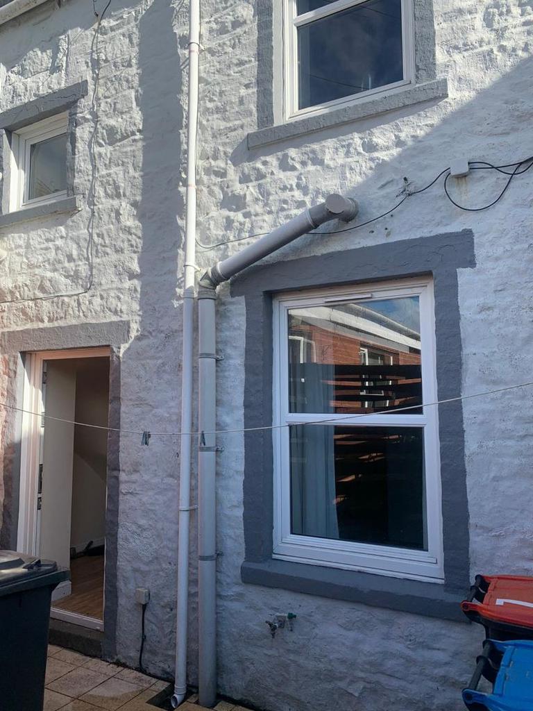 7 Queen Street, Newton Stewart, DG8 6JR 4 bed duplex £99,000