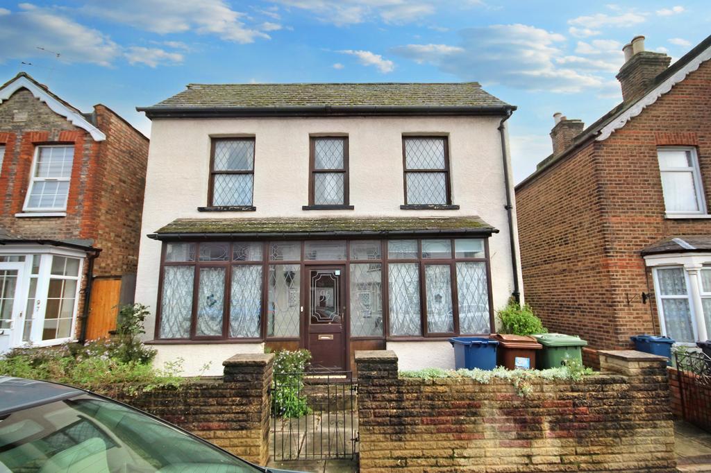Byron Road, Harrow, Middlesex HA3 3 bed detached house for sale £500,000