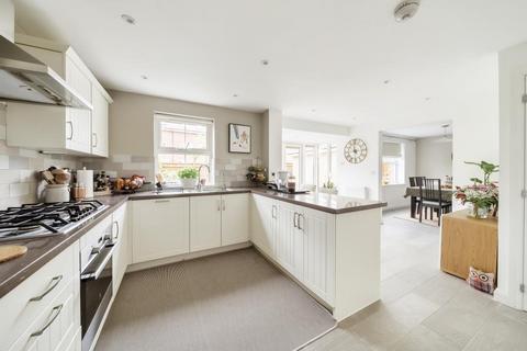 4 bedroom detached house for sale, Bobby Road,  Aylesbury,  HP22
