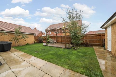 4 bedroom detached house for sale, Bobby Road,  Aylesbury,  HP22
