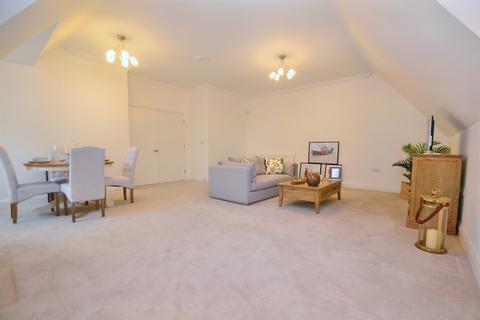 2 bedroom flat to rent, Poole Park