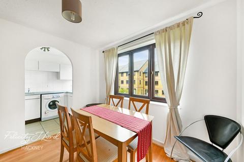 197 Riverside Close, London, E5 9SU