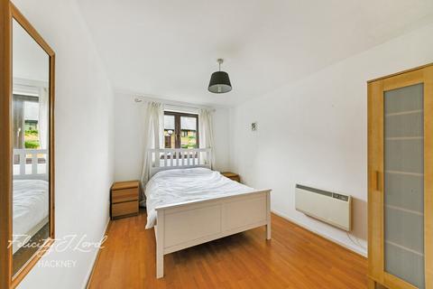 197 Riverside Close, London, E5 9SU