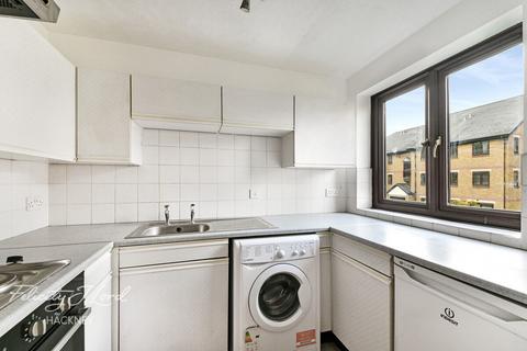 197 Riverside Close, London, E5 9SU