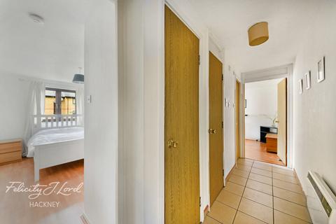 197 Riverside Close, London, E5 9SU