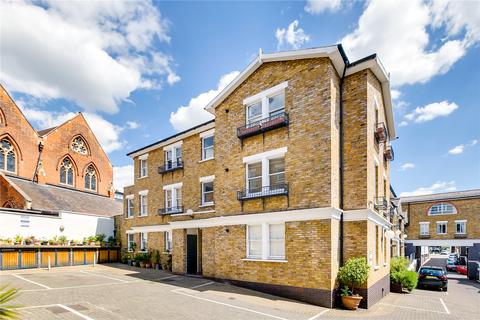 32 Hillgate Place, London, SW12 9ES