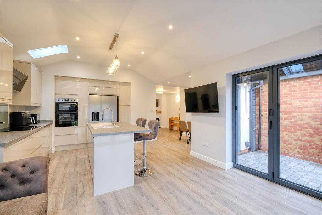 Forelands Grove, Bromsgrove, B61 7NQ 3 bed semidetached house for sale