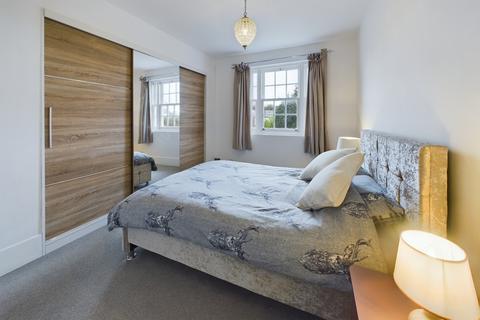 2 bedroom detached house for sale - Miles Road, Epsom, Surrey. KT19