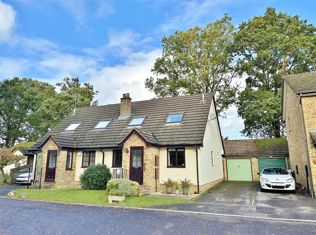 Monmouth Drive, Verwood, Dorset, BH31 3 bed semidetached house for