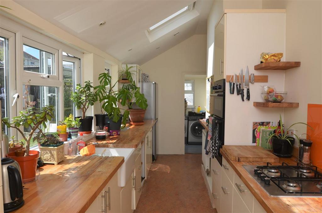 Fitted kitchen