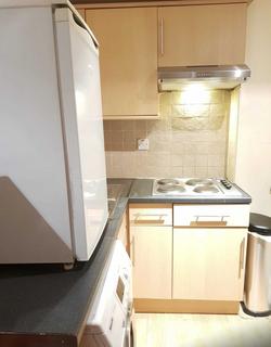 Studio to rent - Broadfields Avenue, Edgware