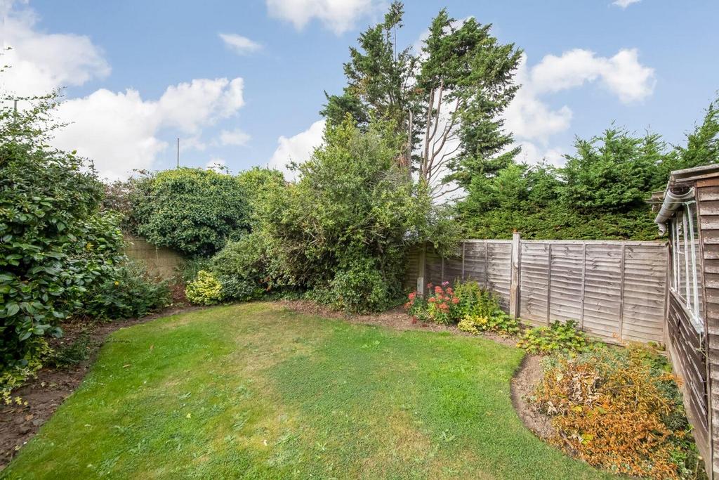Meadow Close, Catford, London, SE6 2 bed for sale £300,000