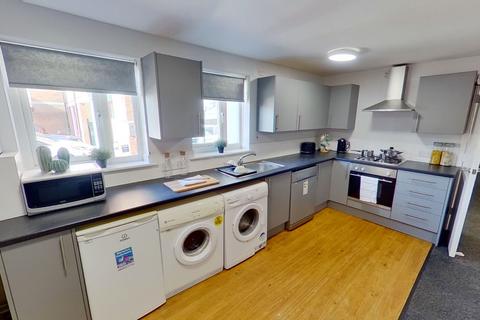 6 bedroom flat to rent, 10 Albert Square, Church Street, Lenton, Nottingham, NG7 2FH