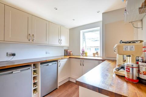 6 Thamesgate Close, Richmond, TW10 7YS