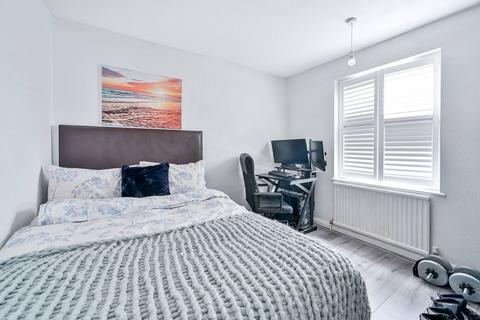 6 Thamesgate Close, Richmond, TW10 7YS