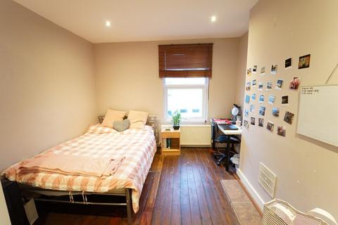 undefined, 6 Frederick Grove, Lenton, Nottingham, NG7 1SG