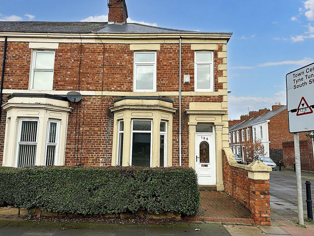 Albert Road, Jarrow, Tyne and Wear, NE32 5JA 4 bed terraced house for