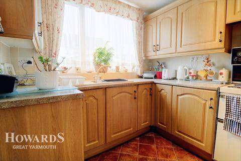 3 bedroom semi-detached house for sale, Beatty Road, Great Yarmouth