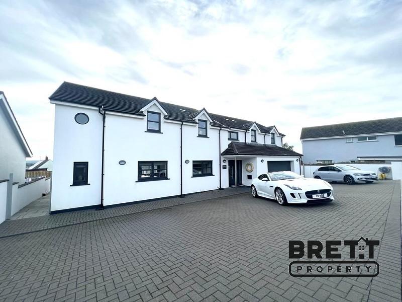St. Davids Close, Tenby, Pembrokeshire. SA70 8BT 5 bed detached house