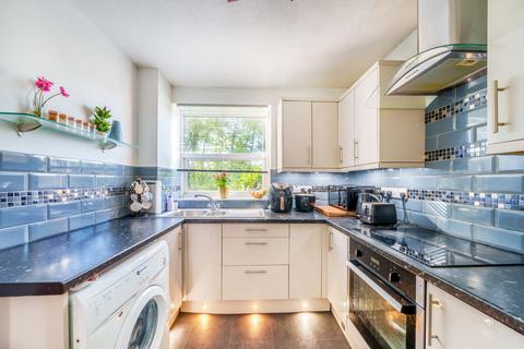 2 bedroom flat for sale - Langton Close, Addlestone, KT15