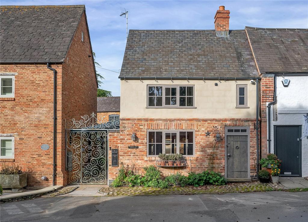 Main Street, Burton Overy 3 bed detached house for sale £520,000