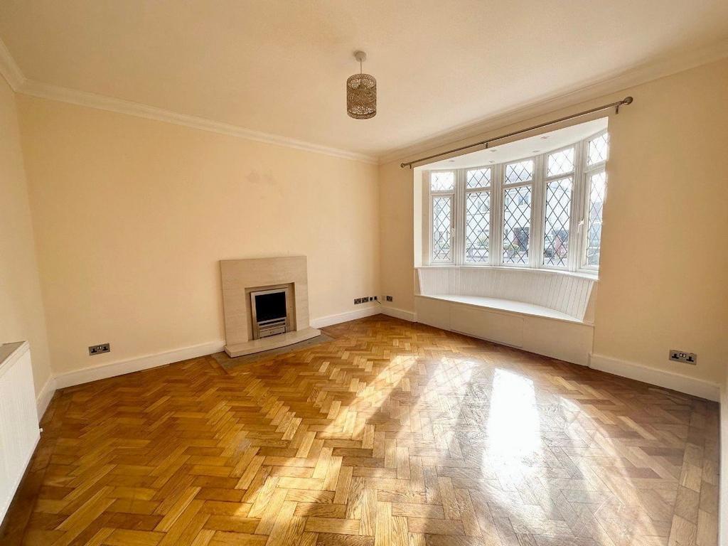 Totterdown Road, WestonsuperMare 3 bed semidetached house £1,600