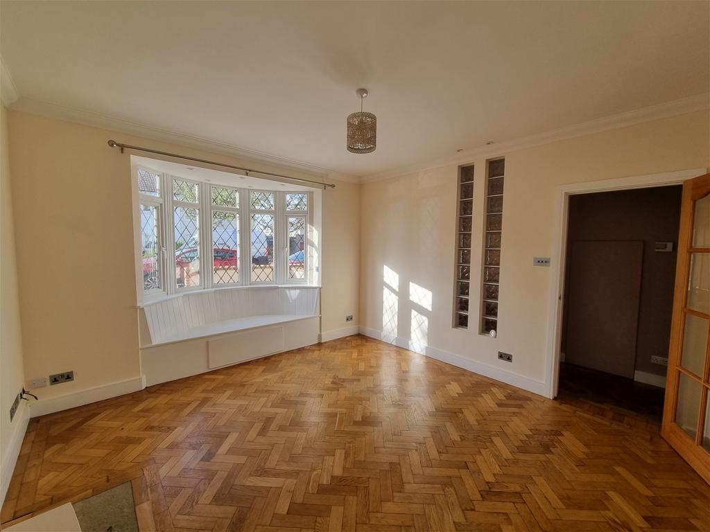 Totterdown Road, WestonsuperMare 3 bed semidetached house £1,600