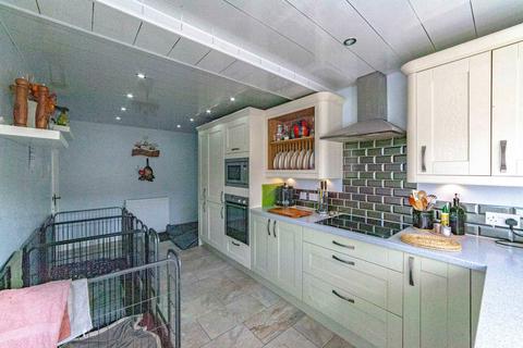 2 bedroom bungalow for sale - Kingsley Drive, Lees, Oldham, OL4