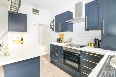 4 bedroom terraced house to rent - BILLS INCLUDED - Barnbrough Street, Burley, Leeds, LS4