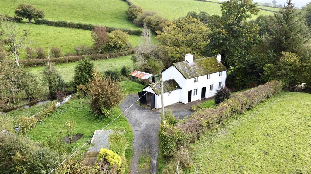 Oakley Park, Llanidloes, Powys, SY18 3 bed detached house for sale £