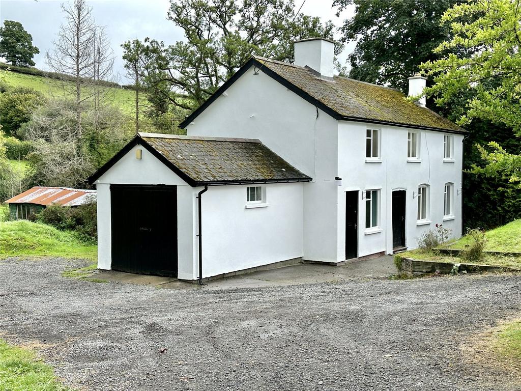 Oakley Park, Llanidloes, Powys, SY18 3 bed detached house for sale £