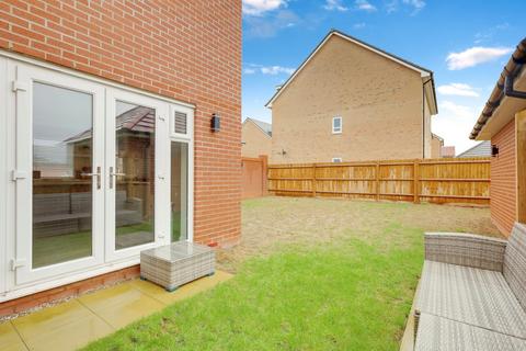 4 bedroom detached house for sale, Hilton Crescent, Hullbridge, SS5