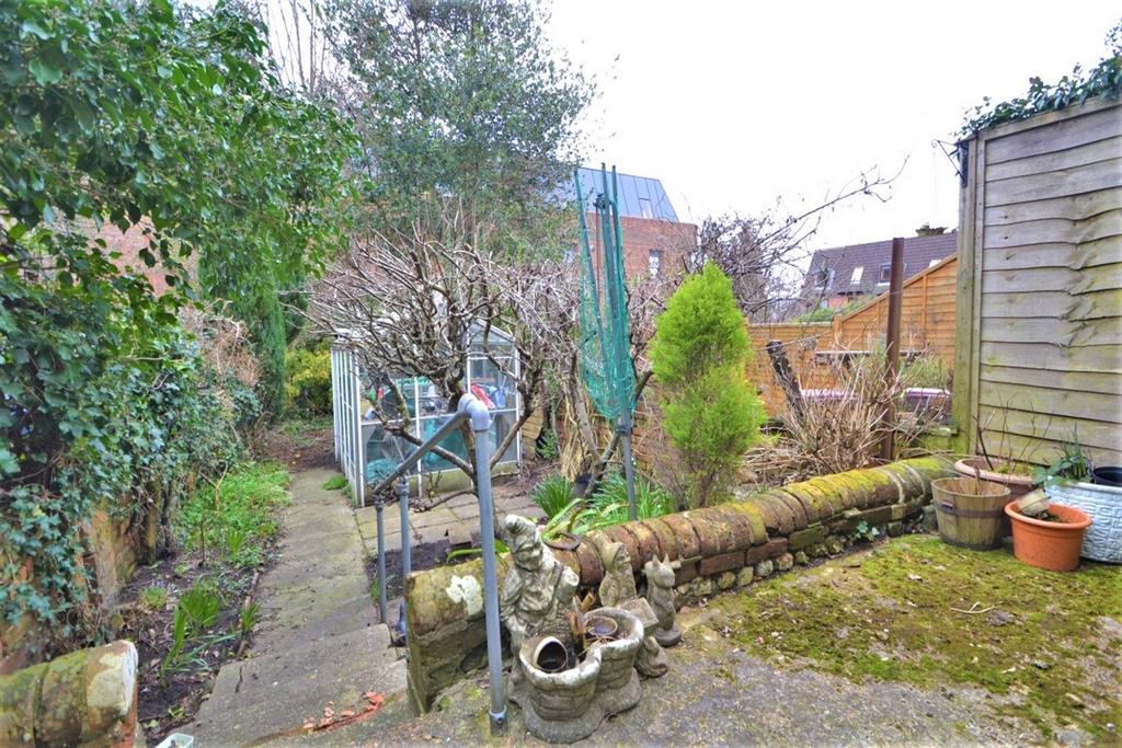 Winchester City Centre 2 bed terraced house for sale £499,950