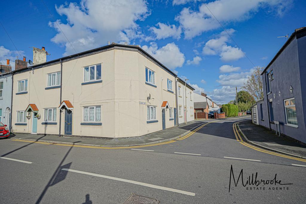 Higher Green Lane, Astley... 2 bed apartment £695 pcm (£160 pw)