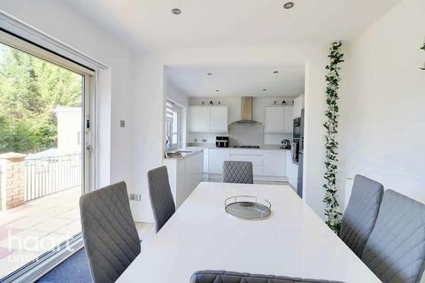 2 Chartwell Drive, Luton, LU2 7JD
