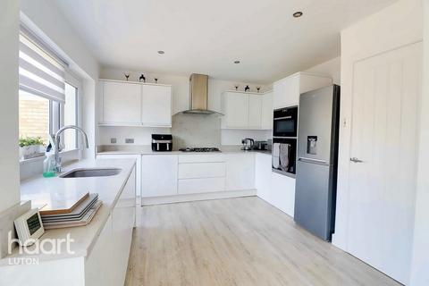 2 Chartwell Drive, Luton, LU2 7JD