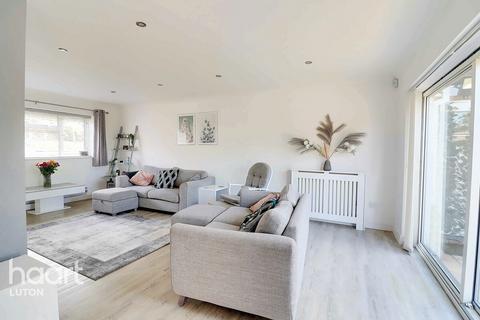 2 Chartwell Drive, Luton, LU2 7JD