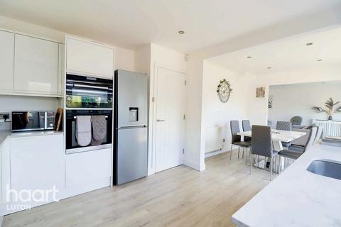 2 Chartwell Drive, Luton, LU2 7JD