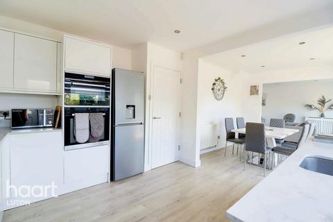 2 Chartwell Drive, Luton, LU2 7JD