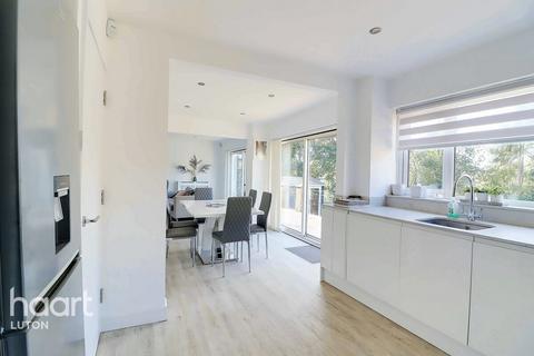 2 Chartwell Drive, Luton, LU2 7JD