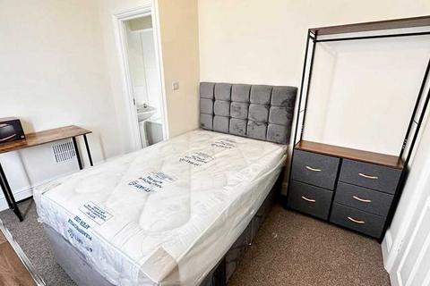 Studio to rent, Bear Road, Brighton