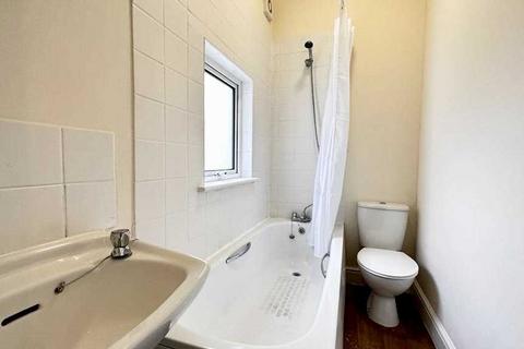 Studio to rent, Bear Road, Brighton