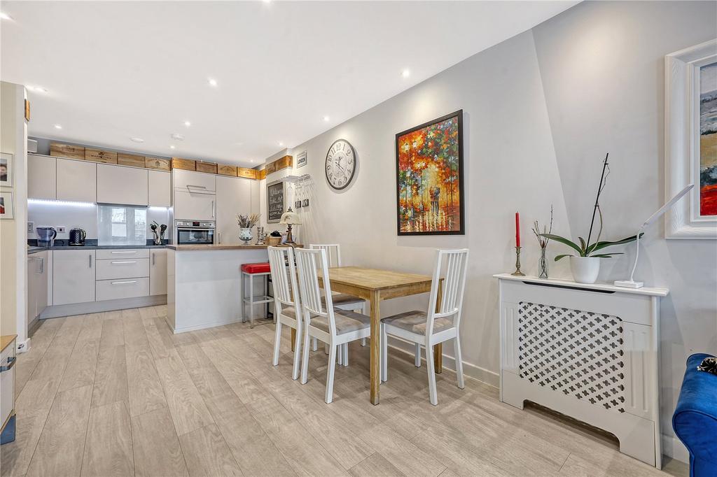 Eagle Heights, Waterside Way, London, N17 2 bed apartment for sale £
