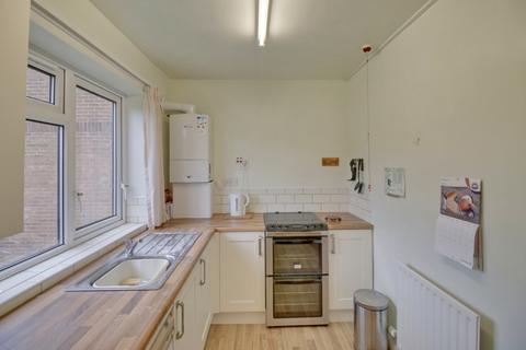 2 bedroom flat for sale - Sussex Avenue, Horsforth, Leeds, West Yorkshire, LS18