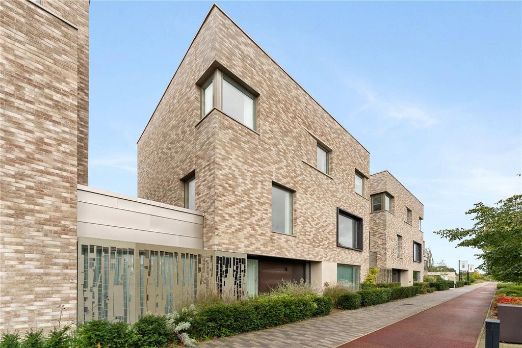 Eddington Avenue, Cambridge, CB3 4 bed house for sale £1,300,000