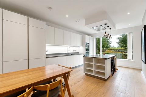 105 Eddington Avenue, Cambridge, CB3 1SE