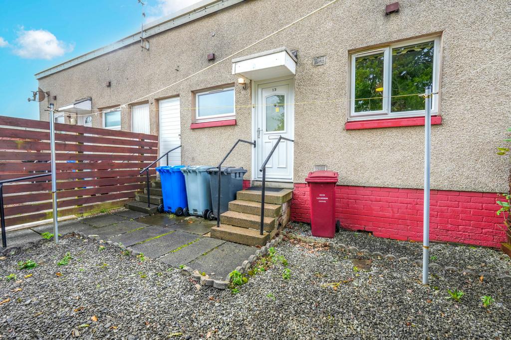 13, Appledore Crescent, Bothwell, G71 1 bed semidetached bungalow for